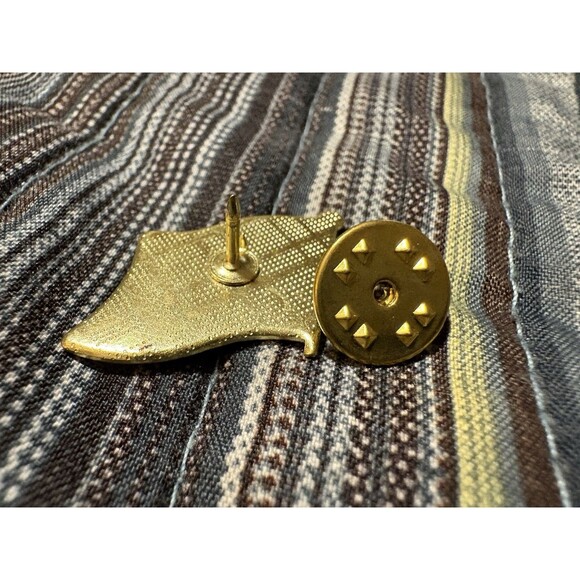 Vintage Aged American Flag Lapel Pin Pins Enamel Hat Shirt  Gold Border Patriot - Picture 5 of 5